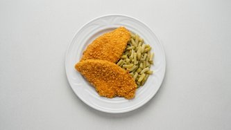 Pileća prsa pohana u cornflakesu s prilogom