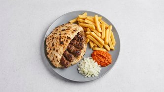Ćevapi u lepinji s pomfritom