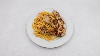 Pileći ražnjići s paprikom i prilogom