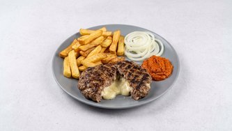 Pljeskavica punjena sirom s pomfritom
