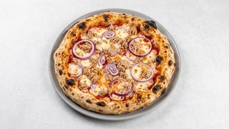 Tuna pizza