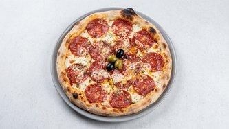 Salami pizza