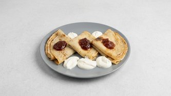 Palačinke s pekmezom i vrhnjem