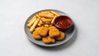 Chicken nuggets s pomfritom