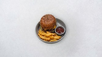 Cheeseburger s pomfritom