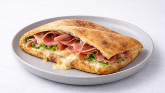 Pršut - sir sendvič u pizza tijestu