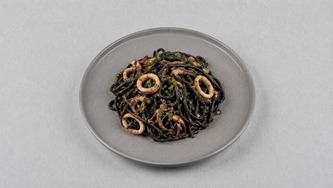 Crna pasta sa sipom