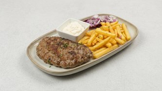 Punjena pljeskavica sa žara s pomfritom