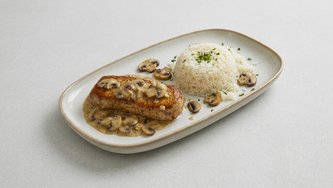 Punjeni lungić u umaku od šampinjona s rižom