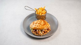 Kebab u somunu s pomfritom