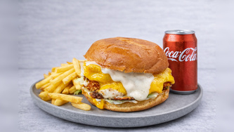 Crispy chicken burger + Pomfrit + Coca-Cola