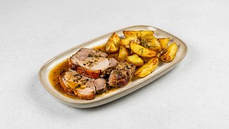 Svinjsko pečenje s pečenim krumpirom