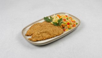 Pileći bečki i bulgur s povrćem, salata