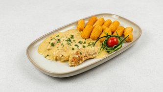 Pureći medaljoni u umaku od finih trava, kroketi, salata