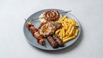 Miješano meso s pomfritom