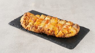 Cheesy bread Tomato & Garlic